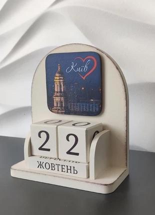 Вечный календарь "київ" настольный деревянный с изображением города киева