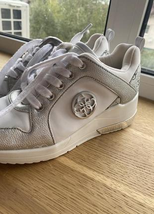 Кросівки guess