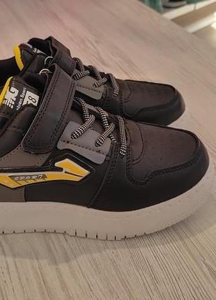 Кросівки дитячі