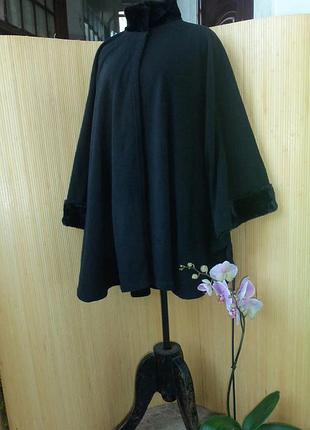 Чорне флісові штани з хутряним коміром