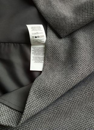 Безупречная юбка мини прямого силуэта серого цвета4 фото