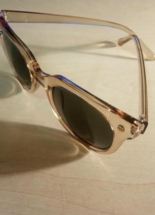 Солнцезащитные очки