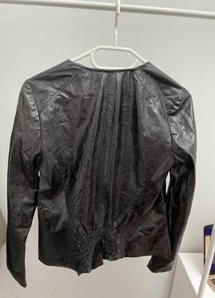 Легенька куртка косуха чорна3 фото