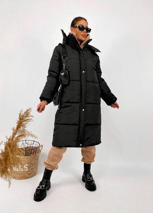 Стильна жіноча довга подовжена чорна зимова куртка пуховик / женская удлинённая длинная куртка зимняя тренд зимы 2022 20231 фото
