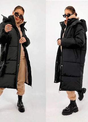 Стильна жіноча довга подовжена чорна зимова куртка пуховик / женская удлинённая длинная куртка зимняя тренд зимы 2022 20237 фото