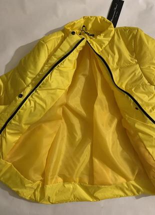 Яркая желтая женская куртка3 фото