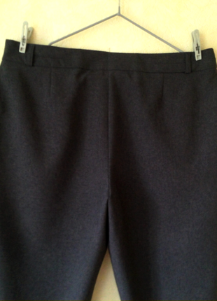 Зауженные темно-серые брюки с карманами 14694 фото
