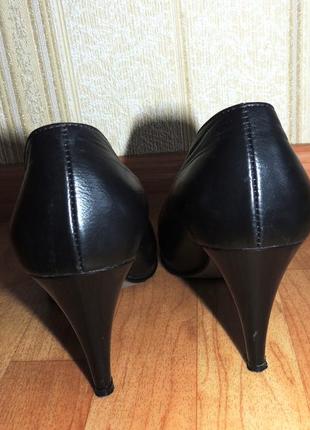 Туфли кожаные чёрные на каблуке бренд vero cuoio5 фото