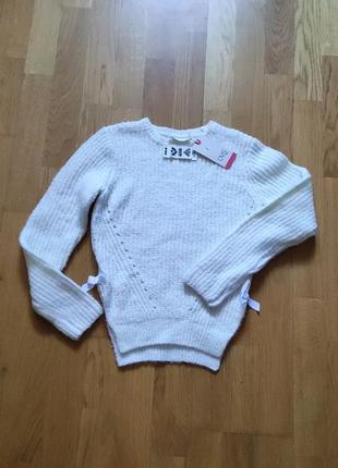 Нарядний светрик на дівчинку