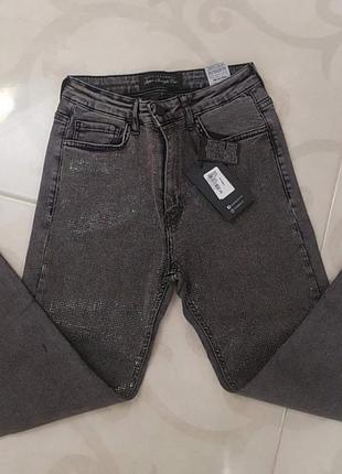 Шикарные нереально красивые джинсы, тянутся, турция,в стразах.