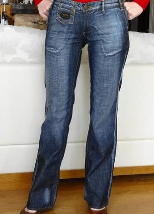Джинсы с небольшим клёшем. herrlicher. германия.