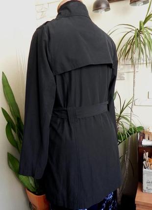 Актуальный черный плащик двубортный с цветной натуральной подкладкой3 фото