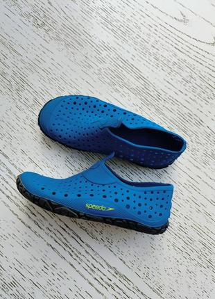Взуття для купання в морі, озері, річці. захист ніг