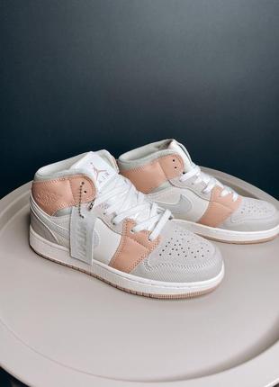 Жіночі кросівки nike air jordan 1 retro high pink grey