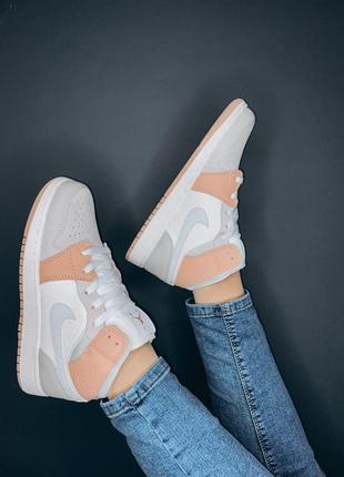 Жіночі кросівки nike air jordan 1 retro high pink grey3 фото