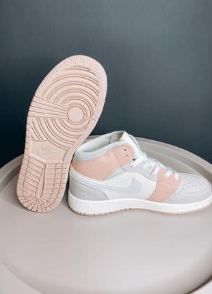 Жіночі кросівки nike air jordan 1 retro high pink grey4 фото