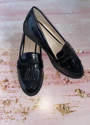 Шикарные черные лаковые лоферы от dorothy perkins, долги, мокасины с бахромой