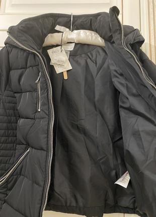 Черная стильная зимняя короткая куртка/курточка с капюшоном бренд vero moda4 фото