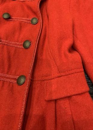 Червоне пальто1 фото