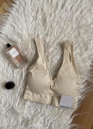 Бра, топік, бюстгальтер