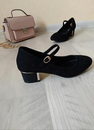 Туфли чорные на небольшом каблуке1 фото