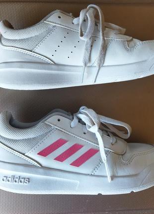 Кожаные кроссовки adidas.