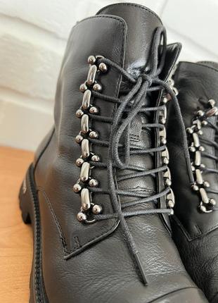 Короткі зимові шкіряні черевики на шнурках3 фото