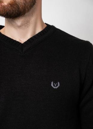 Черный вязаный пуловер с эмблемой3 фото