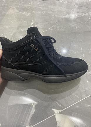 Красовки жіночі