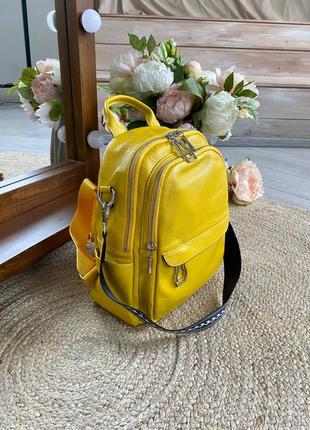 Желтый рюкзак из кожи4 фото