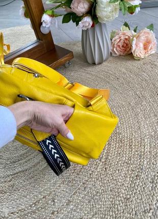 Желтый рюкзак из кожи7 фото