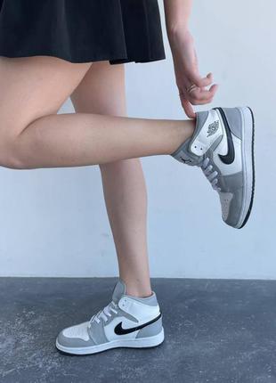 Жіночі кросівки nike air jordan 1 retro high grey black