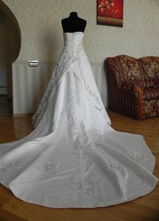 Весільна оригінальна сукня4 фото