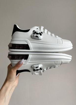 Жіночі чорно-білі кросівки  🆕 білі кросівки з чорним задником