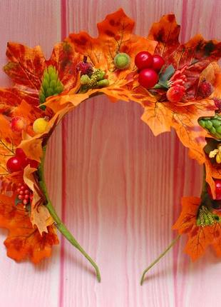 Обруч ободок осінній з листям, ягодами та хмелем