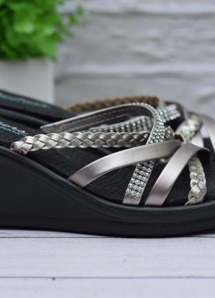 Жіночі чорні шльопанці на танкетці skechers, 39 розмір. оригінал