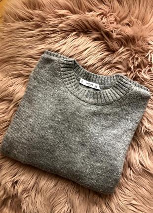 Светло-серый свитер mango
