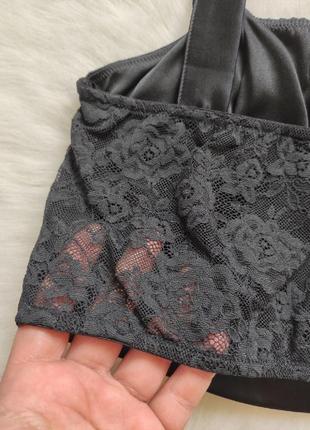 Черный шелковый атласный кроп топ короткая майка блуза на бретелях ажурная спина гипюр7 фото