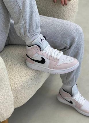 Жіночі кросівки nike air jordan 1 high barely rose