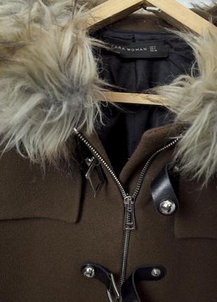 Вовняне пальто з капюшоном коротке а силует8 фото