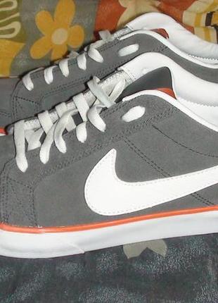 Nike - шкіряні кросівки. р - 42 (26.5 см)