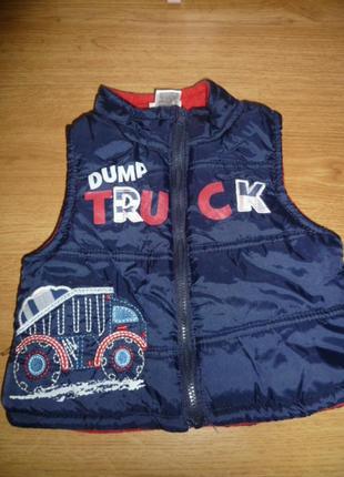 Новая, фирменная жилетка для малыша