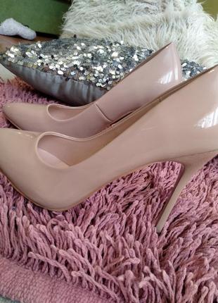 Туфлі лакові пудрові
