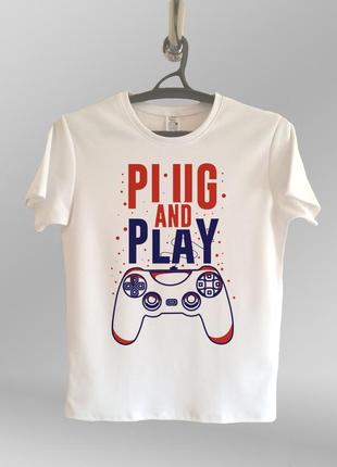 Чоловіча футболка з принтом plug and play футболка для геймера1 фото