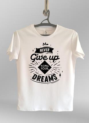 Чоловіча футболка з принтом never give up on your dreams