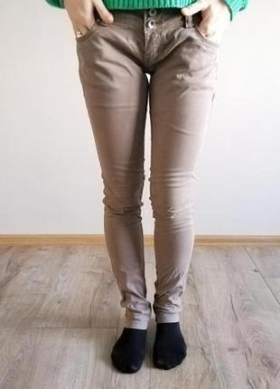 Базовые бежевые штаны. котонові прямі світлі штани. 30 р5 фото