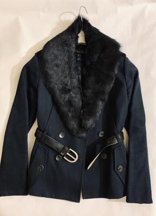 Стильное укорочённое женское пальто с мехом