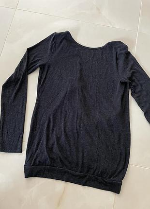 Трикотажна кофта з вирізом