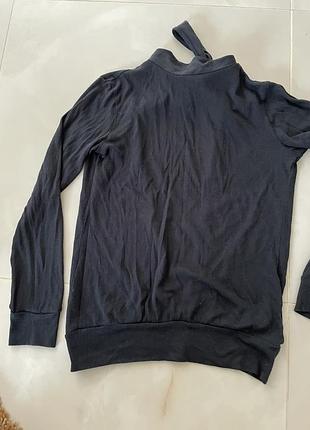 Трикотажна кофта з вирізом3 фото