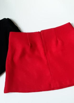 Красная юбка с накладными карманами3 фото